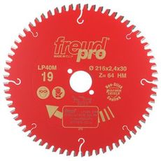 Specialiserad hårdmetallklinga 216X2,4X30 Z64 för skärning av aluminium.