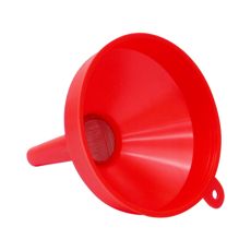 En traktt med 160 mm sil som säkerställer ren och enkel vätsketillförsel.